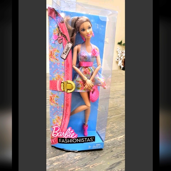 Barbie Fashionista 2011 Wave Teresa Doll,Rare, Fully...